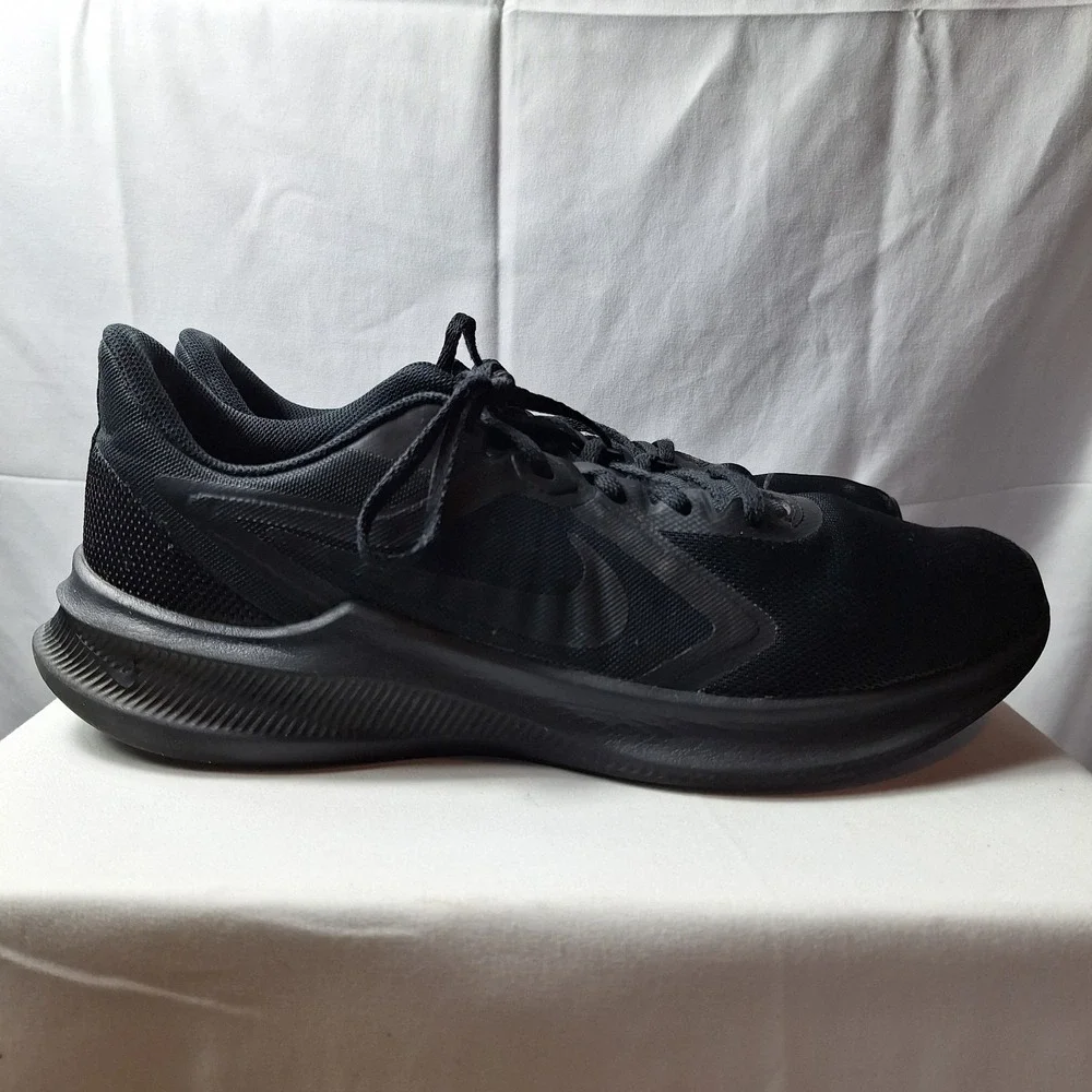 NIKE Downshifter Road Running Sneaker Mens Sz 12 Triple Black Mesh Athleisure